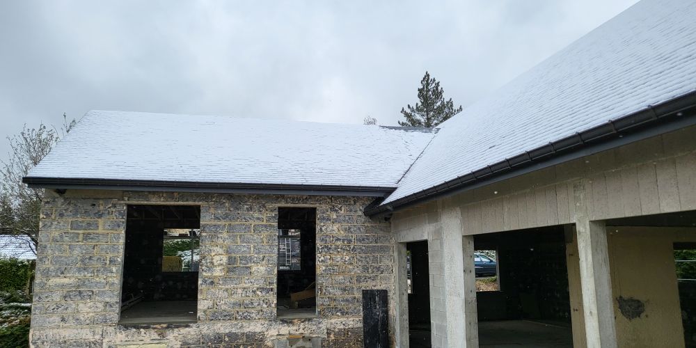 Préparer sa toiture avant l’hiver : les vérifications indispensables à Amiens